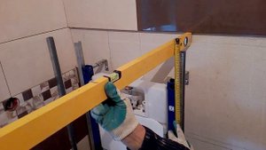 установка инсталяции Геберит,с приставным унитазом
