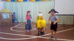 Сказка "Репка" на новый лад. Выступление 1-го отряда.