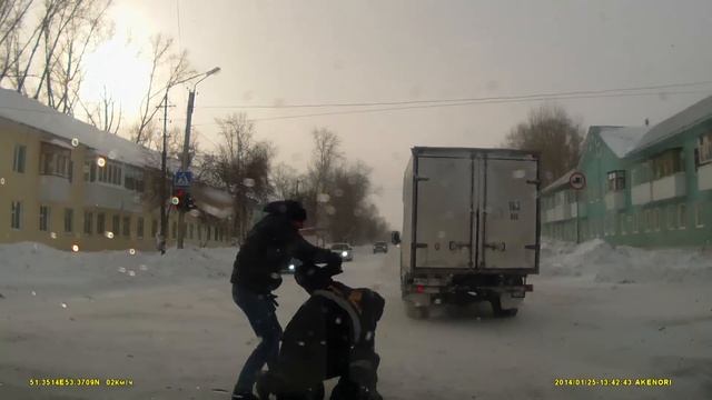 Пешеход не прав - версия с оригинальным звуком смотреть онлайн