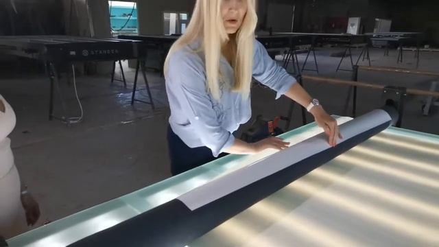 Обучение сотрудника накатки пленки на планшетном ламинаторе STANBER смотреть онлайн