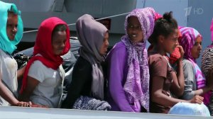 Италия может закрыть свои порты для спасательных к...орые ежедневно привозят в страну сотни беженцев