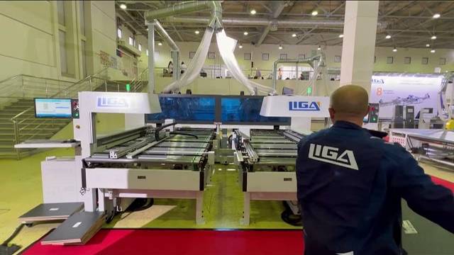 НОВИНКА: Проходной сверлильно-присадочный центр с ЧПУ KDT KD-812A.