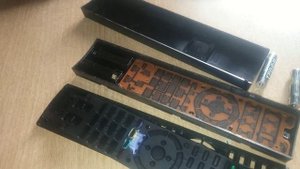 Чистка пульта ДУ ТВ Sony KDL. How to disassemble and clean the TV remote control.