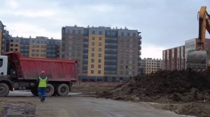 НАСТОЯЩАЯ СТРОИТЕЛЬНАЯ ТЕХНИКА В РАБОТЕ. ЭКСКАВАТОРЫ, КРАНЫ, САМОСВАЛЫ. ЭКСКУРСИЯ НА СТРОЙКУ.