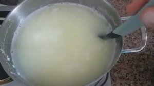 Творог из домашнего кислого молока.