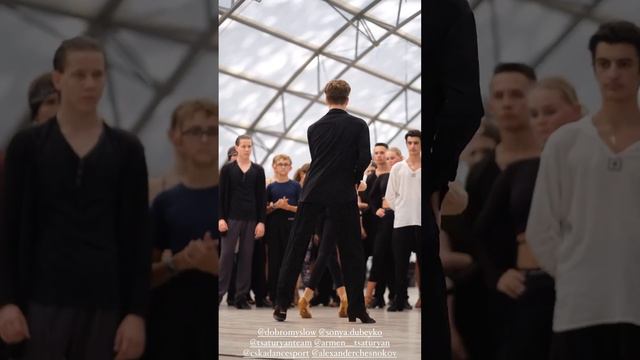 Хотите видеть эту пару на канале?И какие еще пары хотите видеть? #dance #ballroom #ballroomdance смотреть онлайн