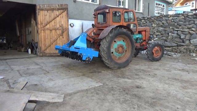 Установка новой почвофрезы на трактор Т-40 АМ.