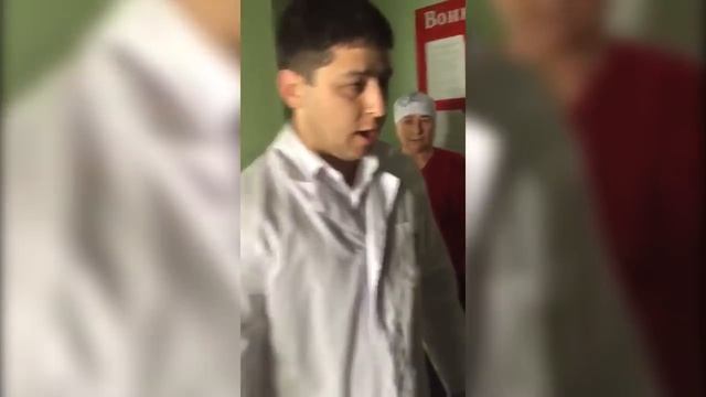 Врач обматерил пациентов, ждавших его несколько часов смотреть онлайн