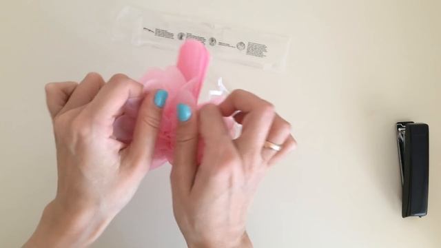 Как распушить бумажный помпон