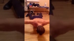 Отжимание от пола 100 раз