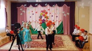 Көңілді көктем биі/// Танец "Чумашедшая весна"