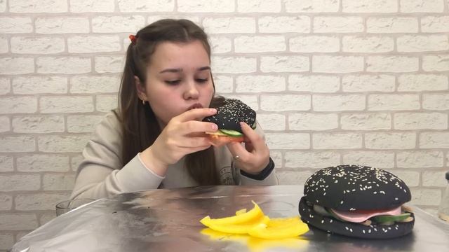 Не получили визу ?Не полетим в Корею ? MUKBANGГамбургеры ?Гранатовый сок ?Настроения нету ?