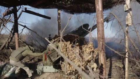 Российские военные утюжат позиции украинских боевиков в районе села Пятихатки в Запорожской области