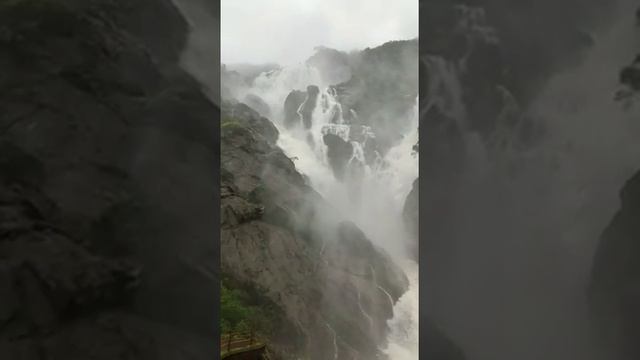 DUDHSAGAR WATERFALL INDIA'S WONDER / LOCATION INDIA, KARNATAKA, UTTARA KANNADA, CASTLE ROCK