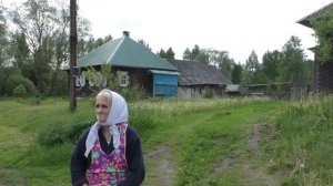 Деревня в глубинке. Милая, но грустная деревня. Осталась только одна старейшая жительница деревни.