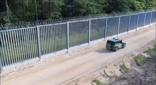 Кого боятся? На границе с Белоруссией поляки установили огромный забор