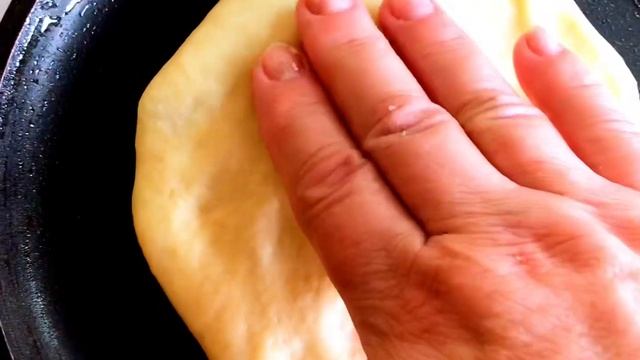 Круглые пирожки или лепёшки с картошкой на кефире , на сухой сковороде.