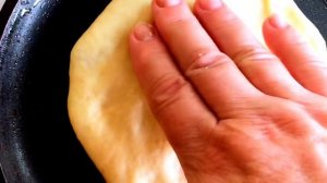 Круглые пирожки или лепёшки с картошкой на кефире , на сухой сковороде.