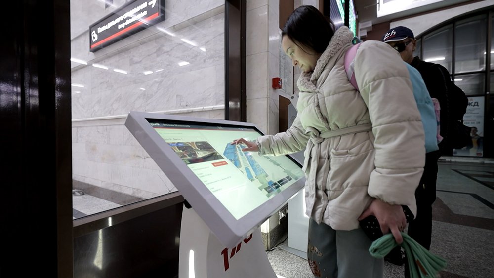 На московских вокзалах появились интерактивные навигационные терминалы / Город новостей на ТВЦ