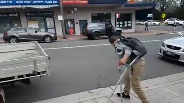 ДЕНЬГИ ПАДАЛИ С НЕБА СПАСАТЕЛИ ПОДОСПЕЛИ ВОВРЕМЯ АВСТРАЛИЯ 4.05.18 смотреть онлайн