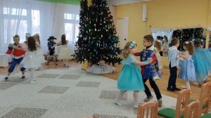 Новогодняя полька - подготовительная к школе группа "Пчелки"