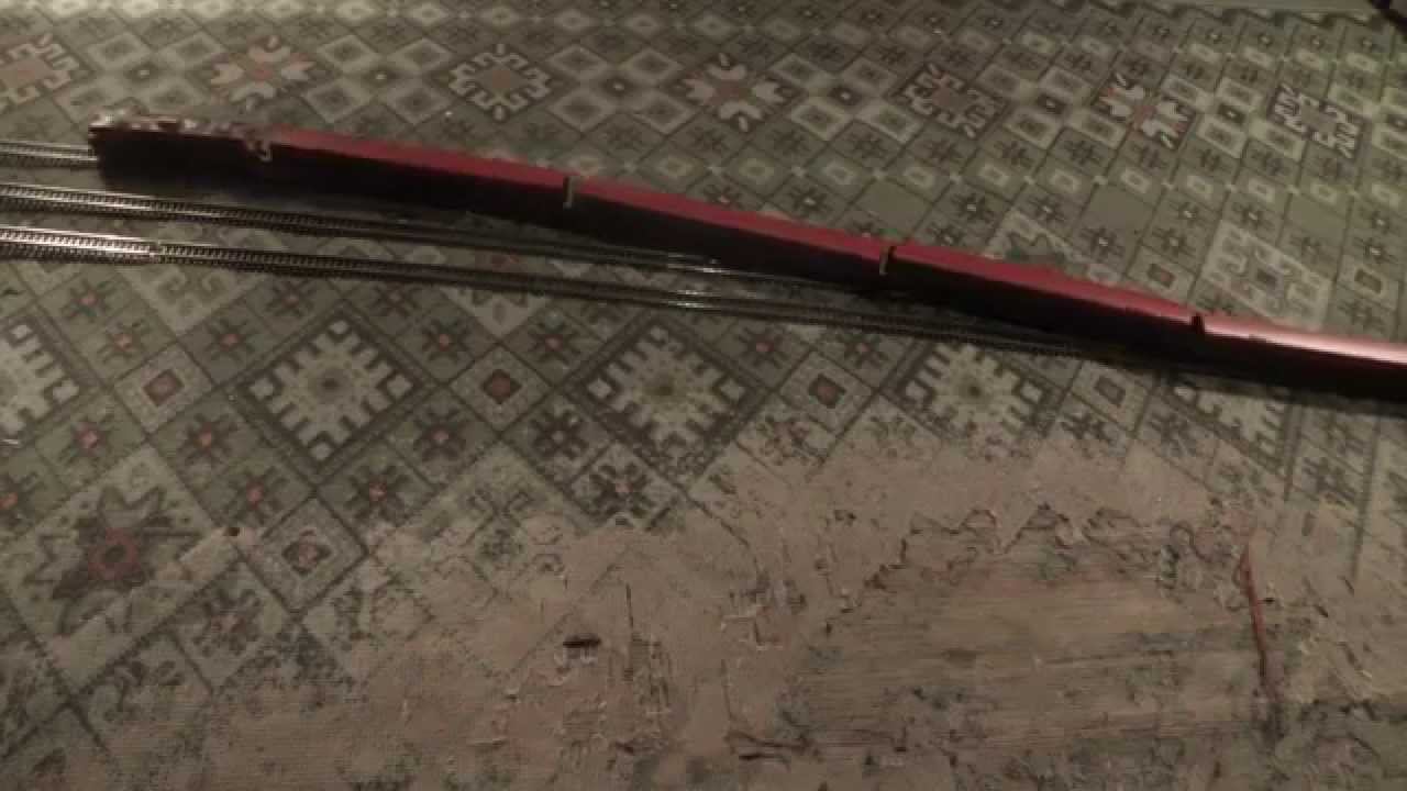 Model train on turnouts medium radius in motion. смотреть онлайн