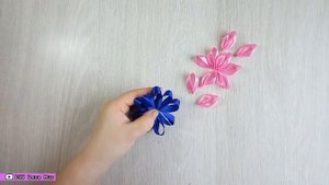 Цветочек канзаши из лент 1.2см / Kanzashi ribbons flowers / Flor Kanzashi hecha de cintas