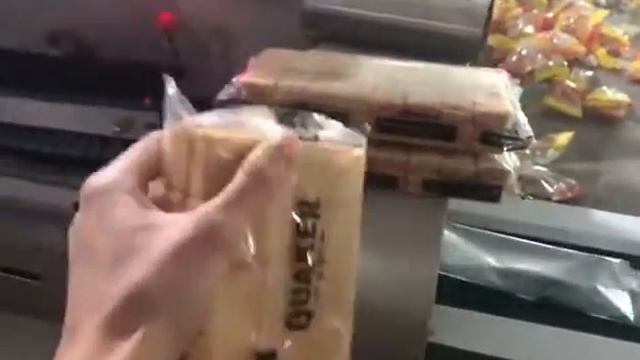 Горизонтальная упаковочная машина 450D для группы вафель. смотреть онлайн