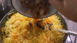 Рецепт очень вкусной жаренной капусты с мясом или без мяса..