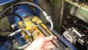 Погрузчик УНЦ 060 самопроизвольное движение.