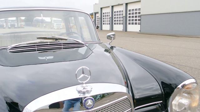 Mercedes 300 SE Lang 1964 W112 @ VEMU Car Classics (MB15604) SOLD смотреть онлайн