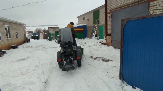 Мини трактор,уборка снега смотреть онлайн