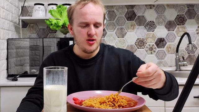 Самый острый ДОШИРАК!!/МУКБАНГ /ГОРИТ ПУКАН??? #мукбанг #рамен #лапша #корейскаяеда #дошик #доширак