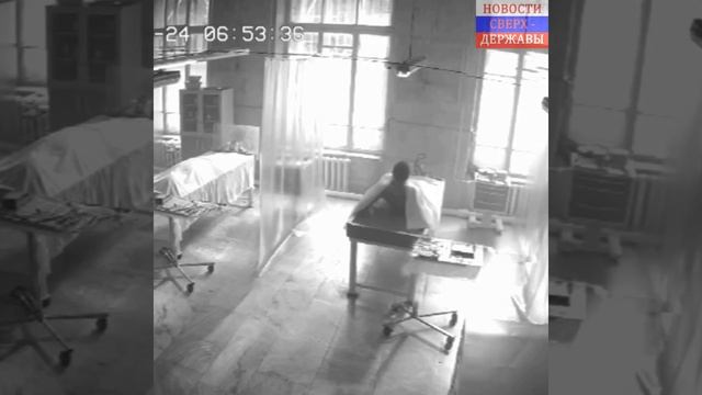 В Твери в морге ожил мертвец... Мужчина очнулся, начал шевелиться, сел, встал, куда-то собрался.