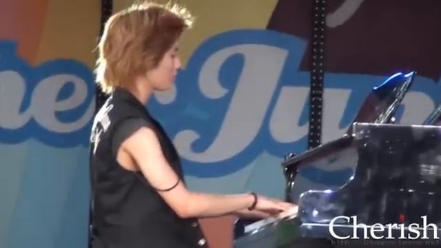100821 SM TOWN LIVE '10- Taemin play Piano - Slow motion.flv смотреть онлайн