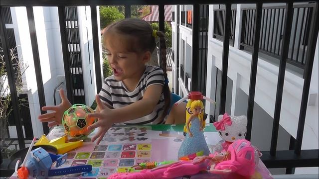 Коллекция музыкальных игрушек светящихся в темноте Collection of musical toys glowing in the dark смотреть онлайн