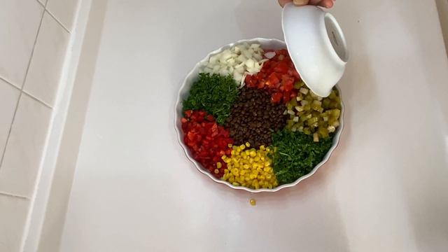 RENGARENK VE İNANILMAZ DOYURUCU 😍 YEŞİL MERCİMEK SALATASI - Salata Tarifleri- Çiçekintarifleri