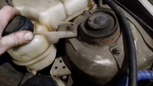 Как заклеить радиатор, ремонт радиатора,повышенное давление в системе охлаждения, проверка пробки.