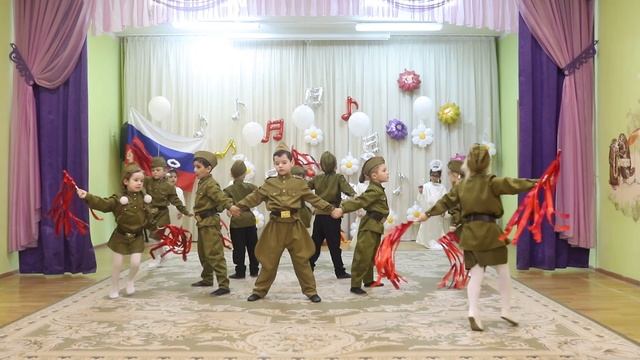 «Встанем» патриотический танец в ДОУ