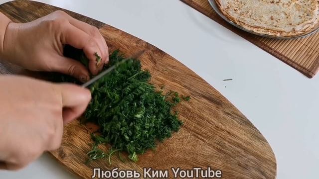 Как РАЗДЕЛАТЬ Селедку . Обед НА СКОРУЮ РУКУ. Картошечка с укропом и чесноком.Селедочка заправленная