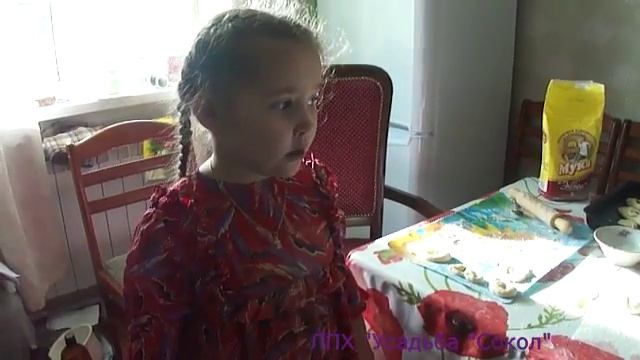 Булочки из постного теста - самый быстрый способ (печет 5-летняя Даша) смотреть онлайн