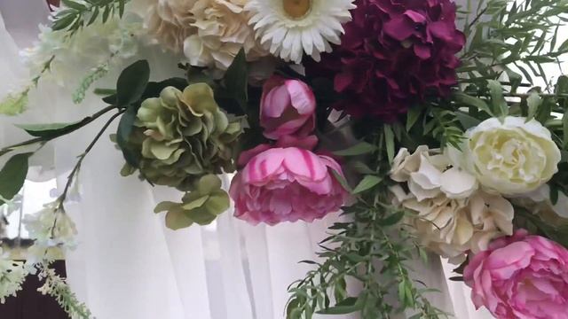 Арка из искусственных цветов | Выездная церемония | Wedding Decor Ideas