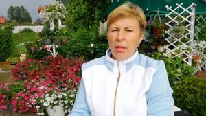 Петуния. 4 проблемы: липкие листья. отставание в росте, вялые побеги, мучнистая роса. Методы решени