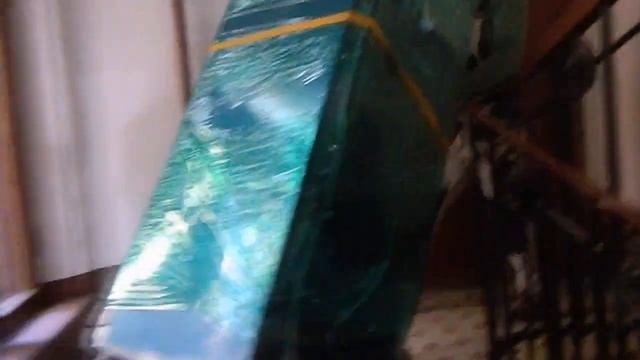 Спуск холодильника на ручной тележке. Ладный извозчикЪ смотреть онлайн