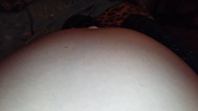 Как шевелится ребенок в животе..часть 2 смотреть онлайн