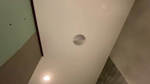 Тканевые натяжные потолки DESCOR в квартире с магнитными трековыми системами.