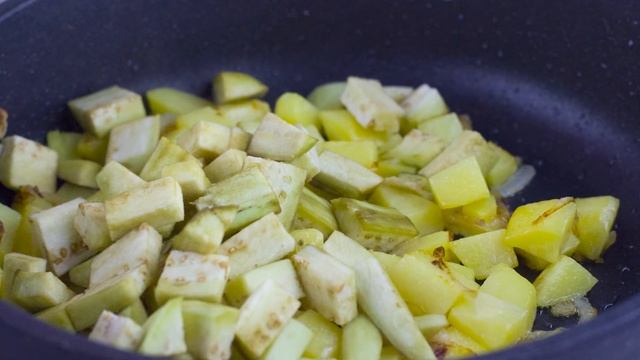 Овощное рагу с баклажанами и картофелем - простой рецепт тушеных баклажанов!
