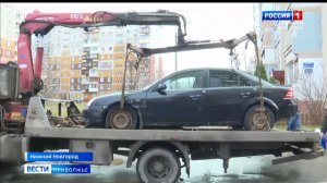 Брошенные машины эвакуировали во дворах Нижнего Новгорода