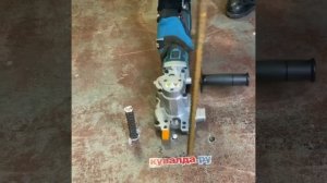 Аккумуляторный резчик арматуры Makita в действии