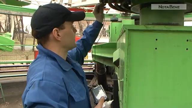 В парке Абакане на каруселях катают мешки с песком смотреть онлайн